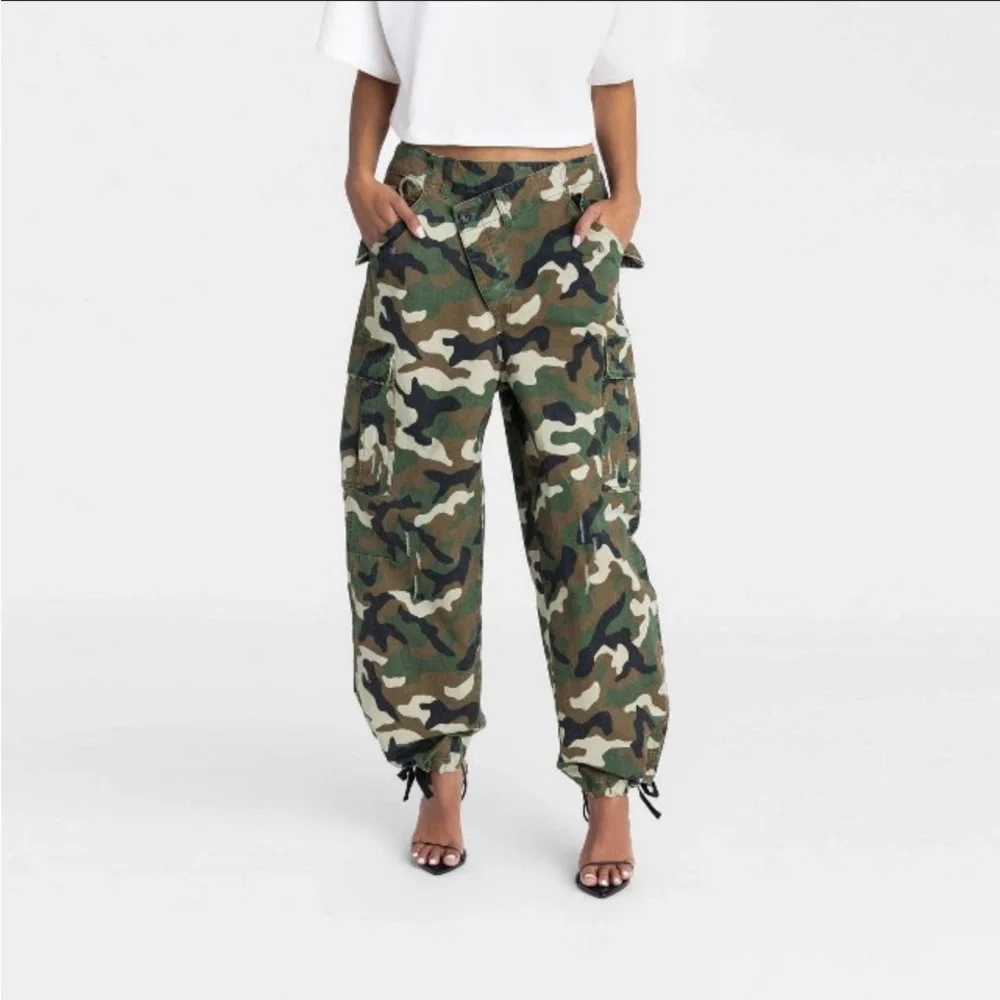 NWT KBB byKAHLANA Mid-Rise Straight Leg 'The Cargo Jogger'- CAMO- XS - Picture 1 of 4